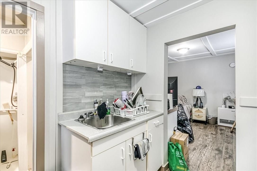 502 PINE STREET Image 27