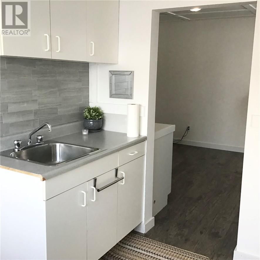 502 PINE STREET Image 31