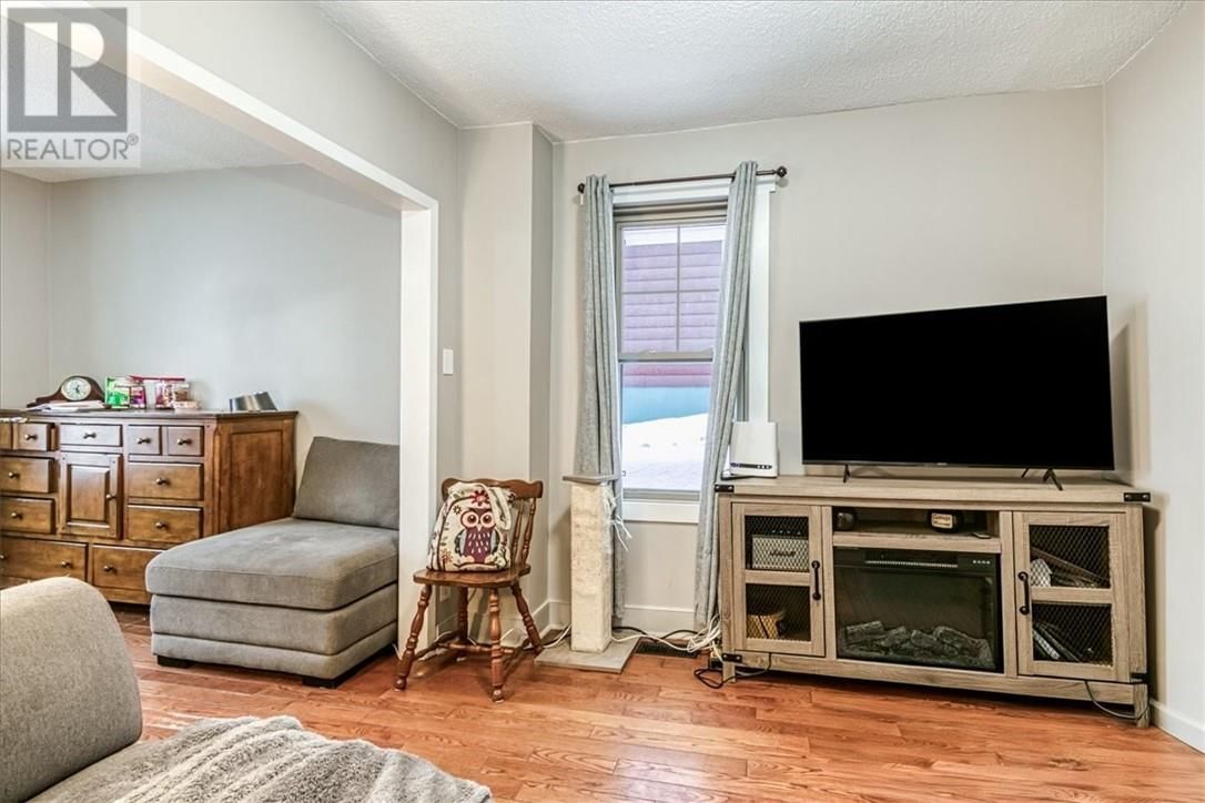 502 PINE STREET Image 9