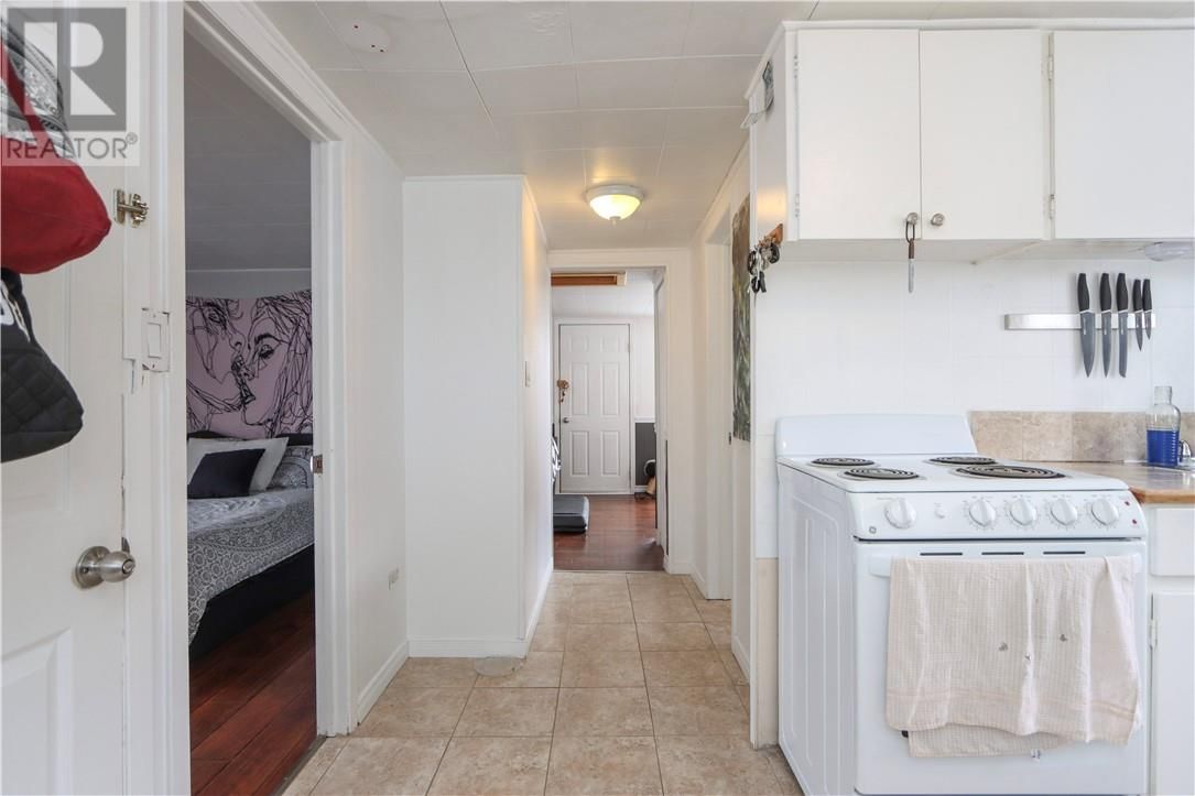 398 HOROBIN STREET Image 12