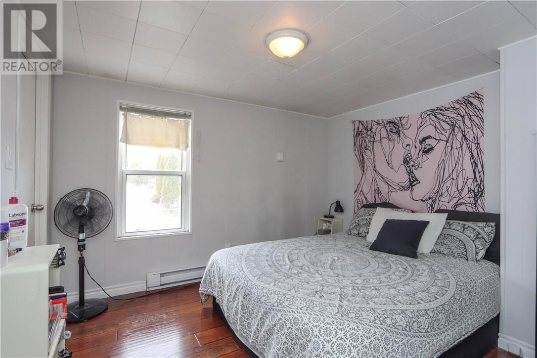 398 HOROBIN STREET Image 13