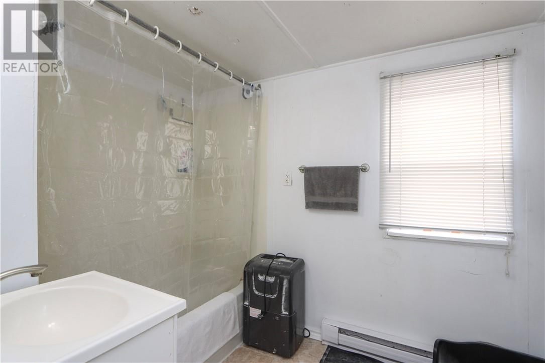 398 HOROBIN STREET Image 15