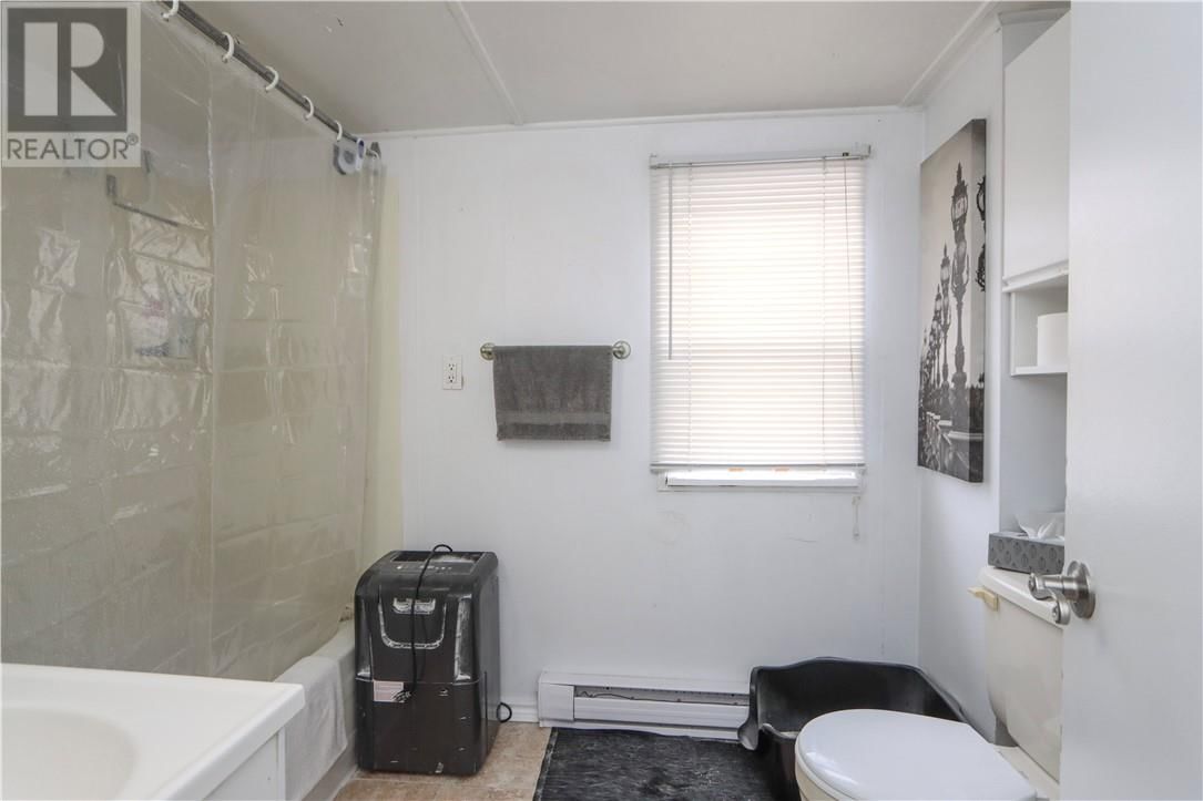 398 HOROBIN STREET Image 17