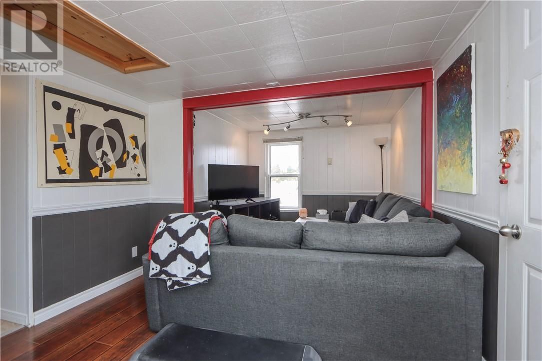 398 HOROBIN STREET Image 18