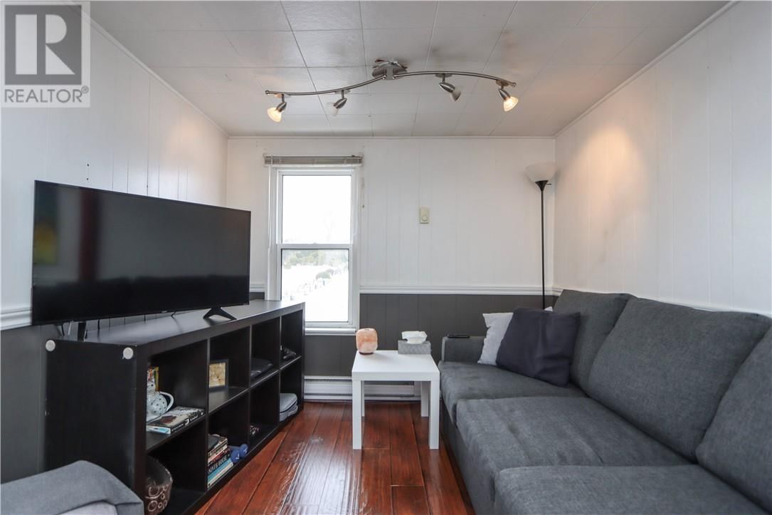 398 HOROBIN STREET Image 19