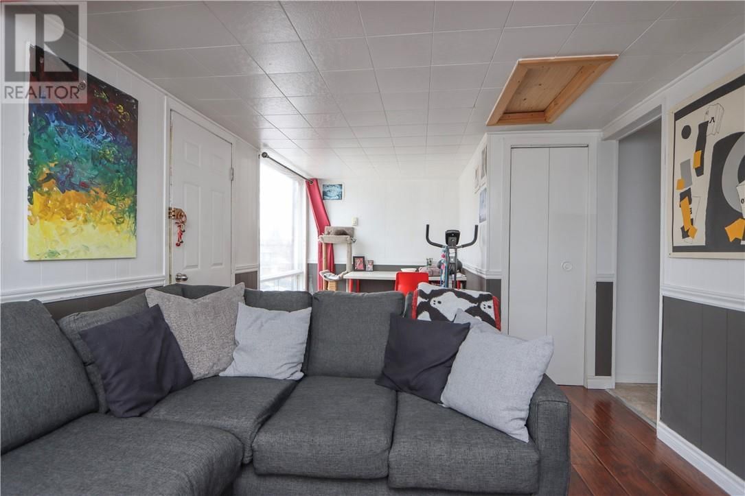 398 HOROBIN STREET Image 20