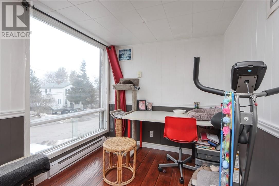 398 HOROBIN STREET Image 21