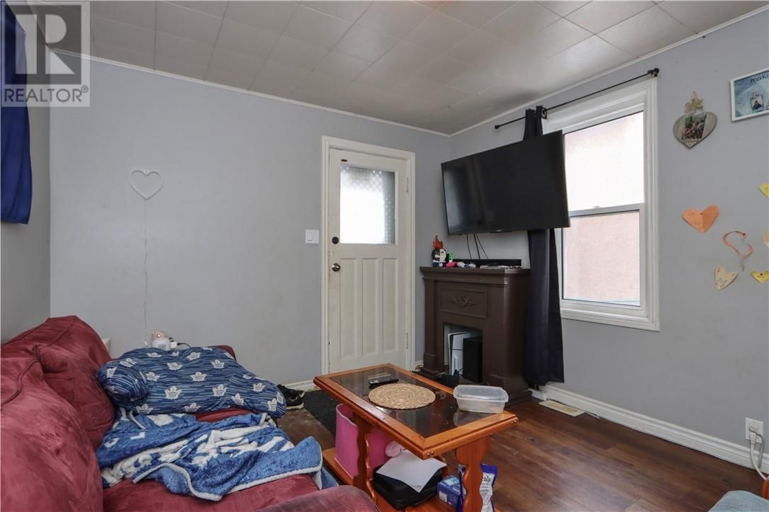 398 HOROBIN STREET Image 25