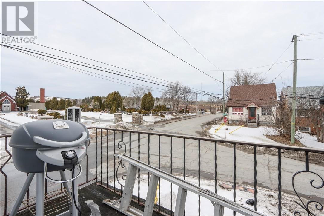 398 HOROBIN STREET Image 8