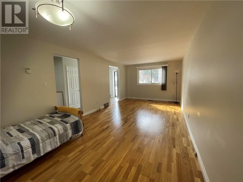 18 FIRST AVENUE Image 10