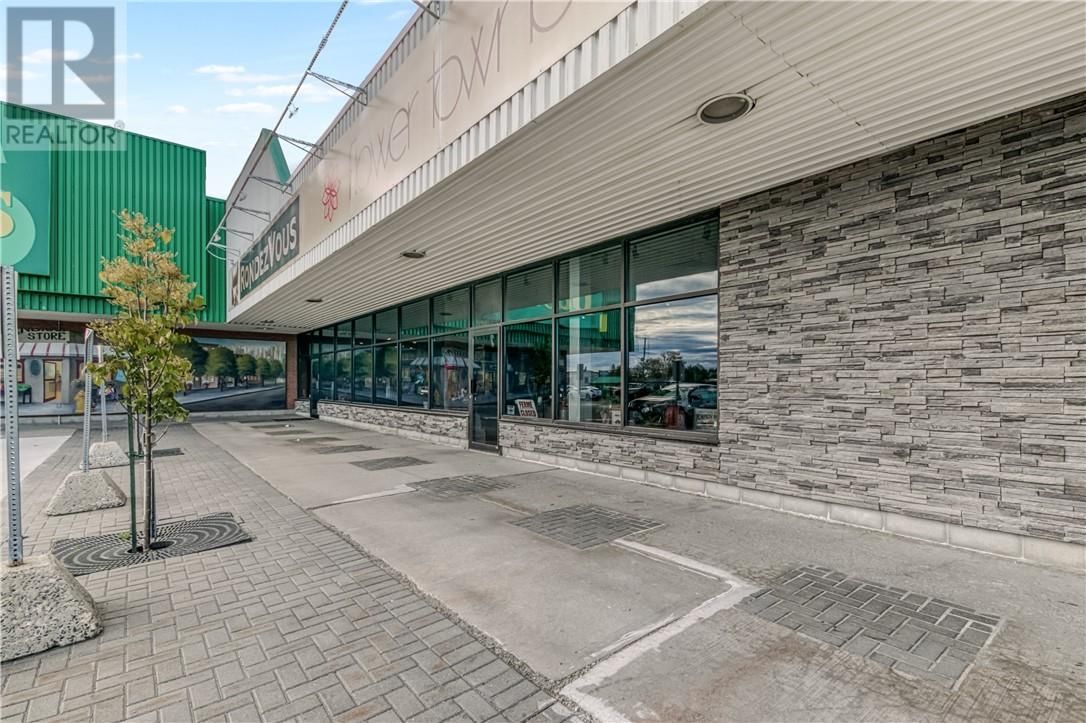 3 - 1812 LASALLE BOULEVARD Image 3