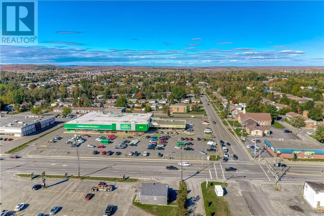 3 - 1812 LASALLE BOULEVARD Image 6