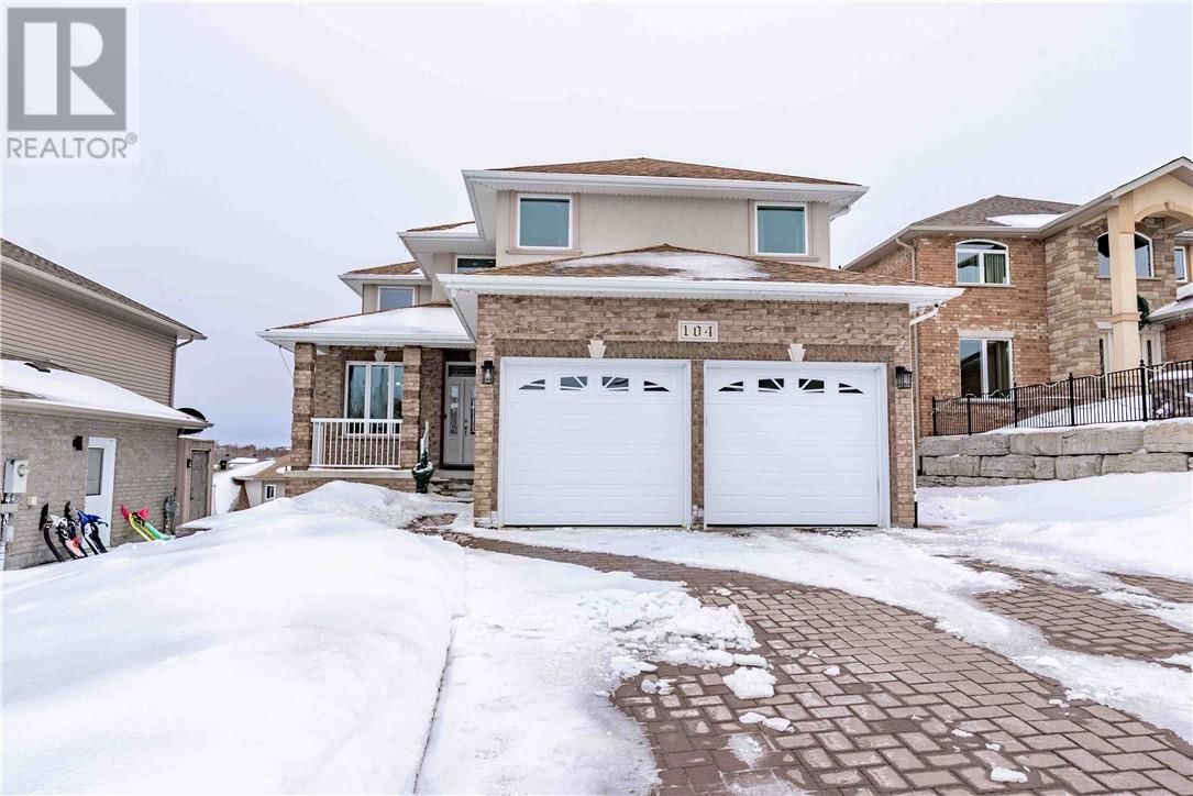 104 BAYSIDE CRESCENT Image 1