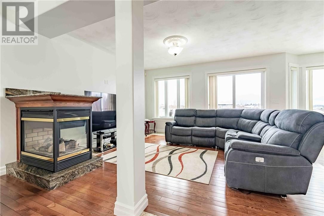 104 BAYSIDE CRESCENT Image 10