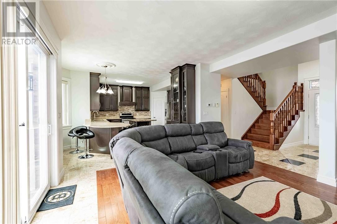 104 BAYSIDE CRESCENT Image 13