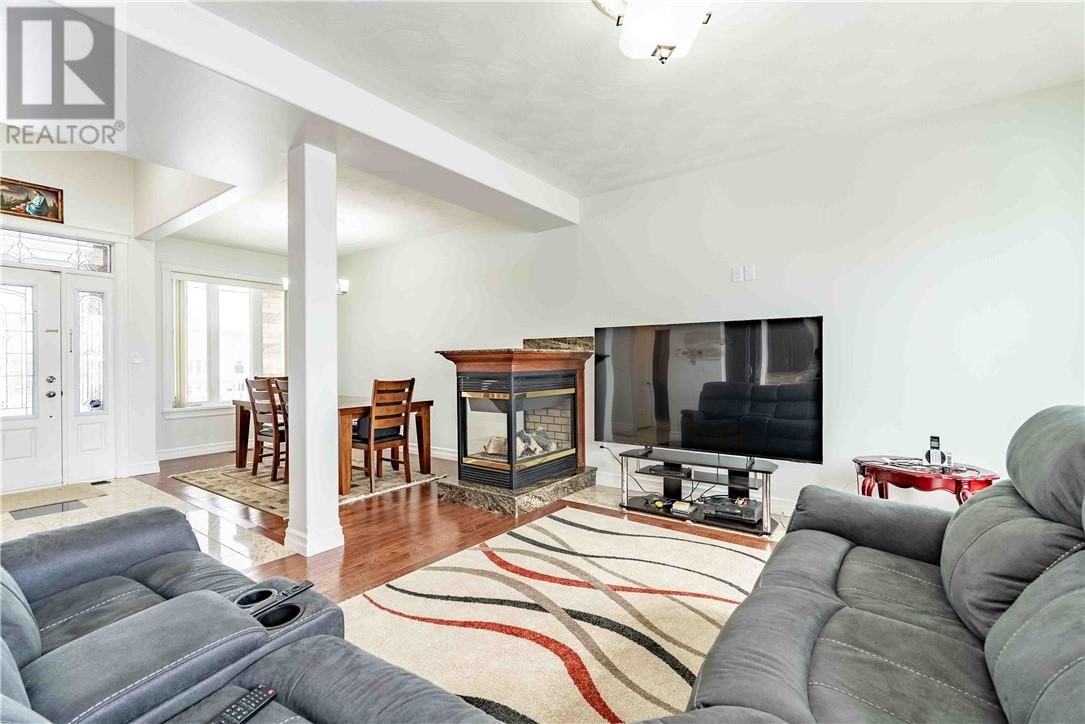 104 BAYSIDE CRESCENT Image 14