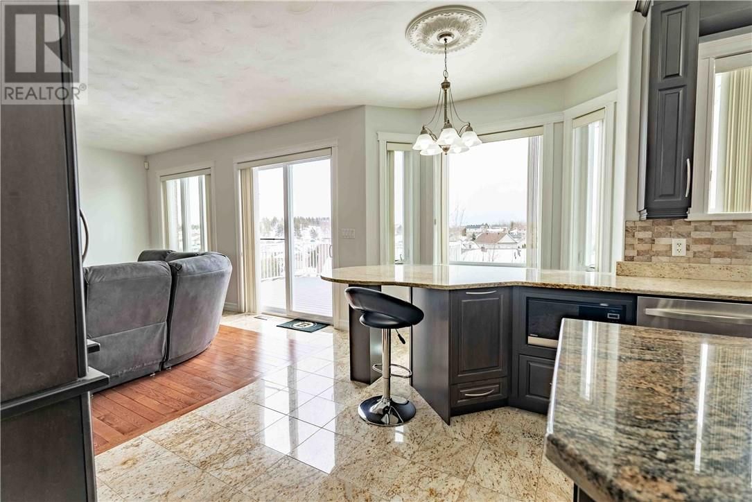 104 BAYSIDE CRESCENT Image 18