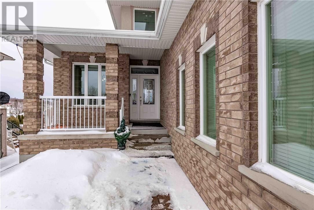 104 BAYSIDE CRESCENT Image 2