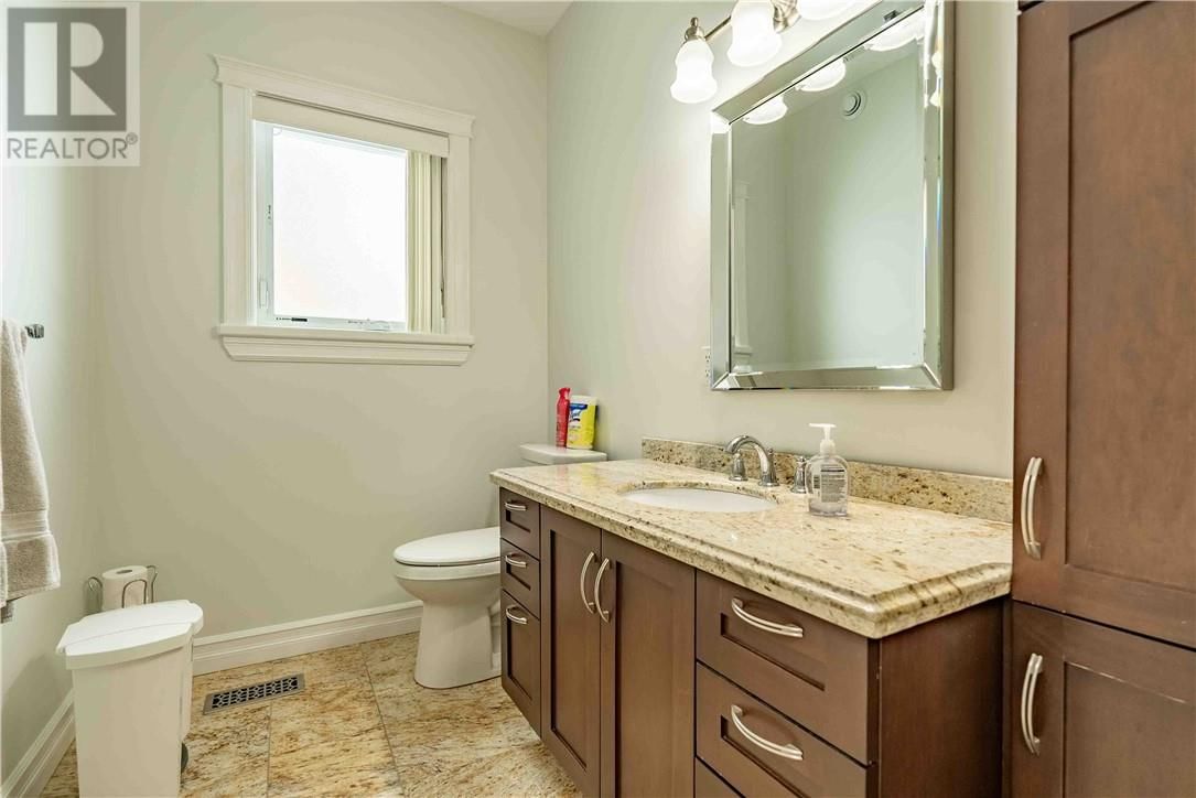 104 BAYSIDE CRESCENT Image 22