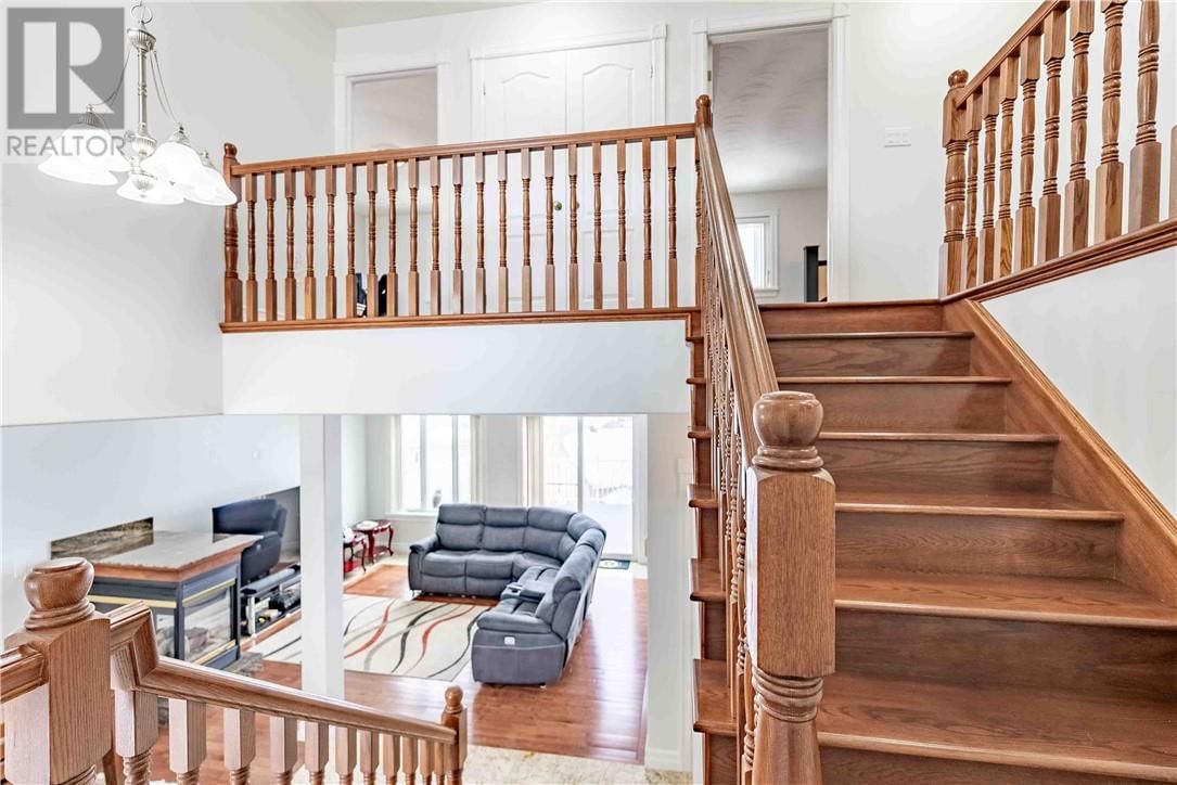 104 BAYSIDE CRESCENT Image 24