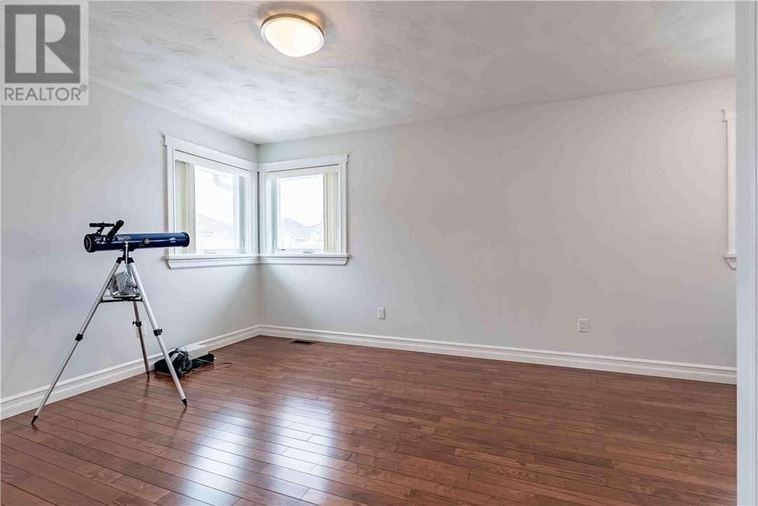 104 BAYSIDE CRESCENT Image 33