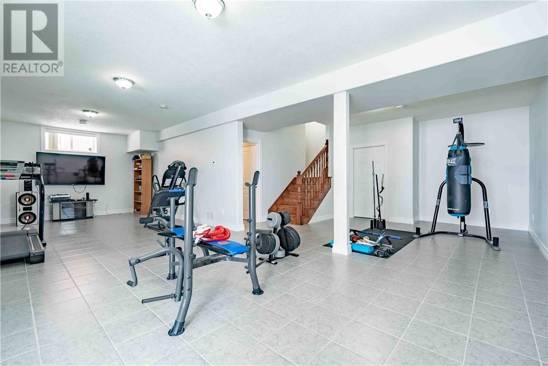 104 BAYSIDE CRESCENT Image 36
