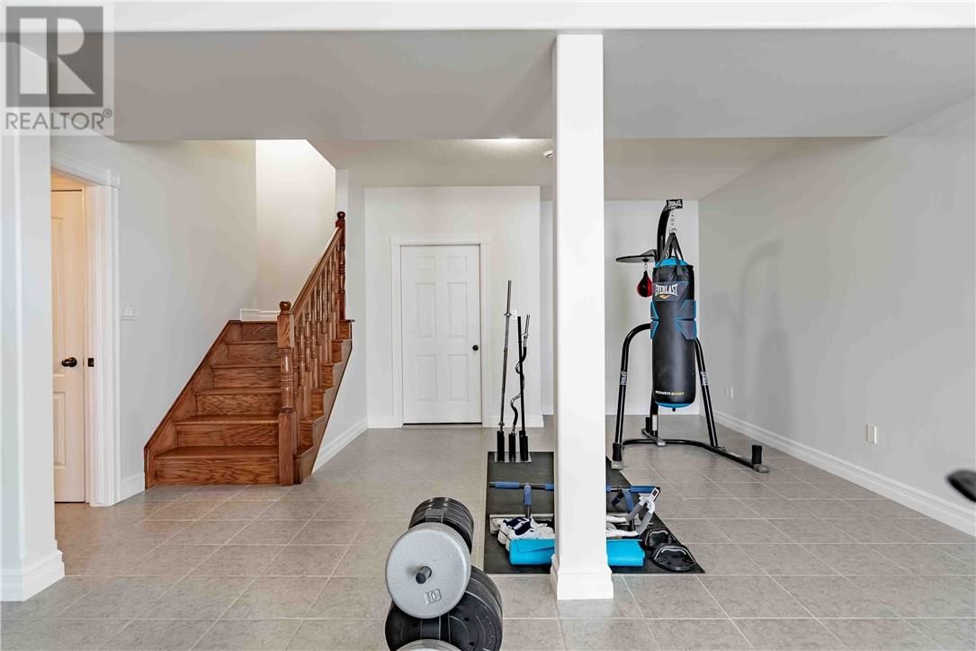 104 BAYSIDE CRESCENT Image 37