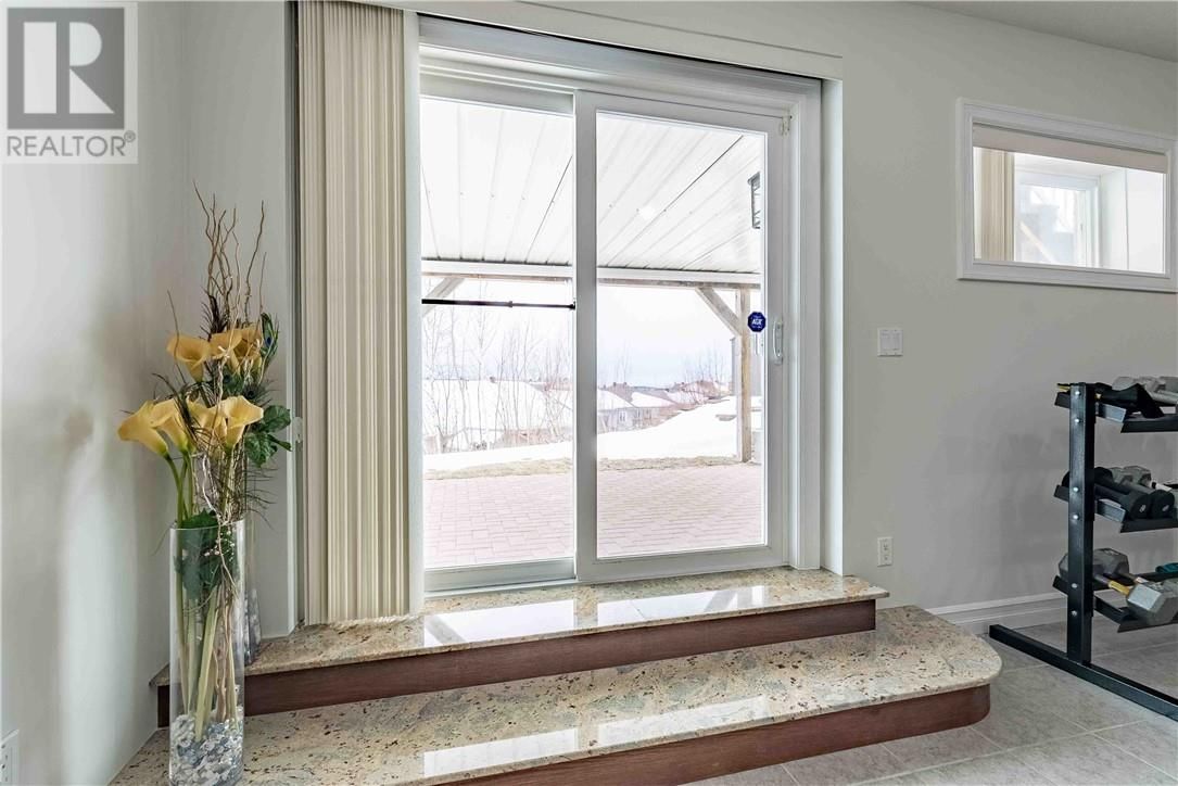 104 BAYSIDE CRESCENT Image 39