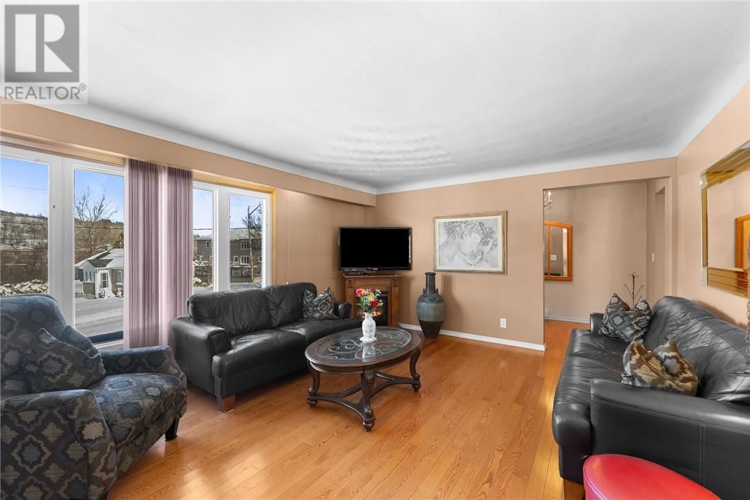 1144-1146 MARCEL STREET Image 14