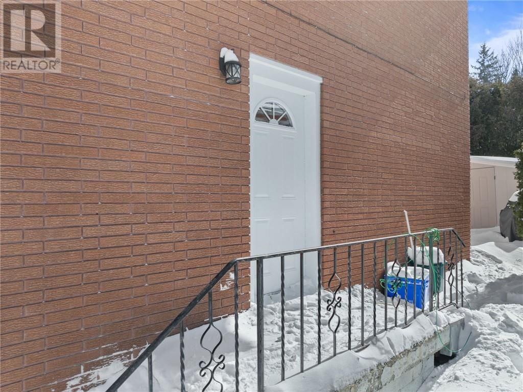 1144-1146 MARCEL STREET Image 16