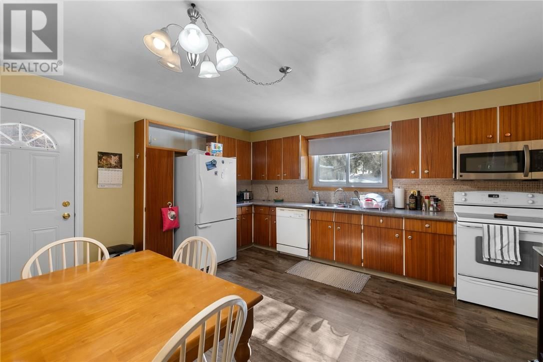 1144-1146 MARCEL STREET Image 36
