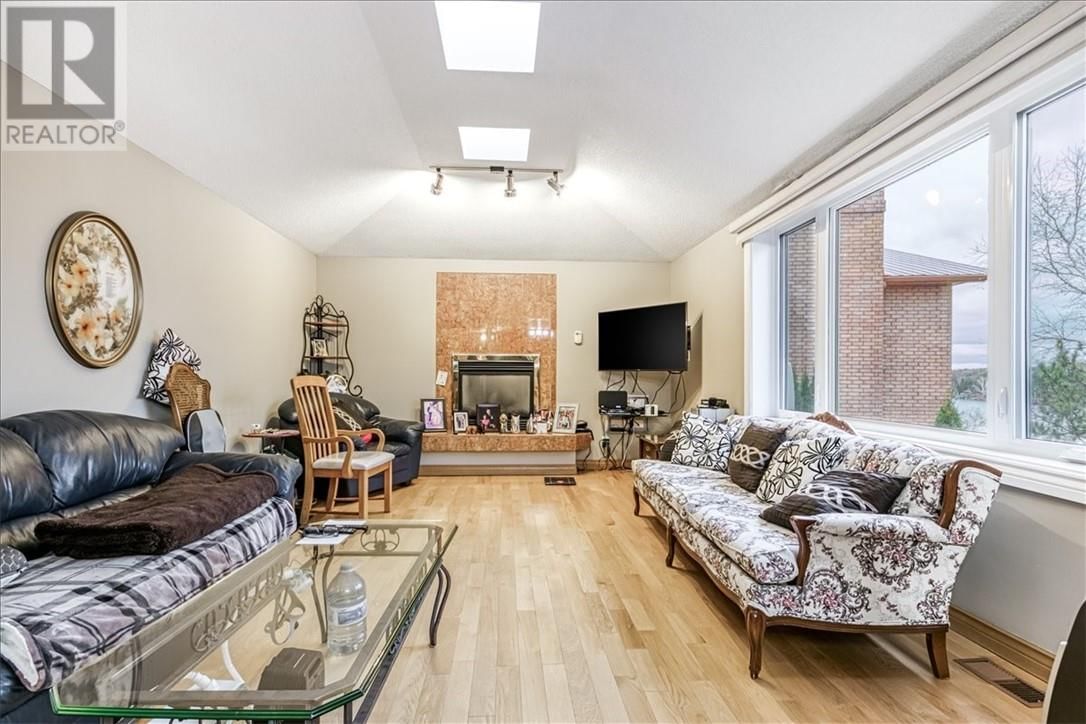 402 MAKI AVENUE Image 10