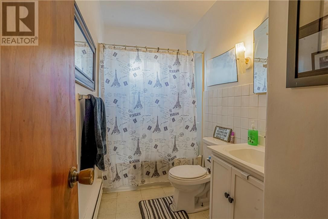476 WHITE AVENUE Image 10