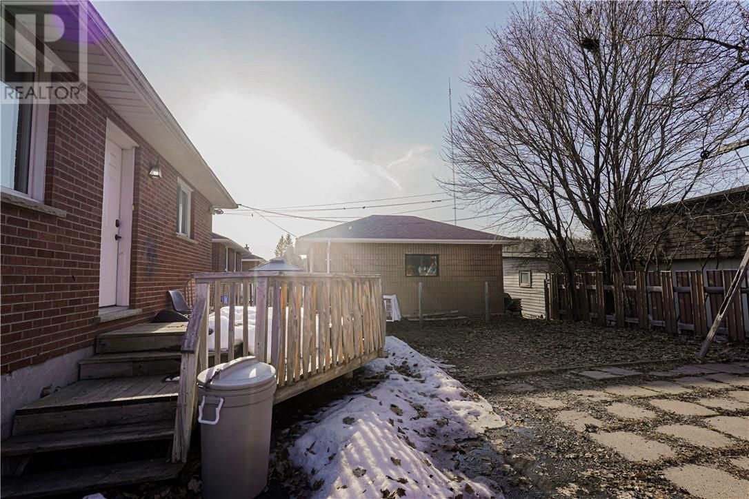 476 WHITE AVENUE Image 13
