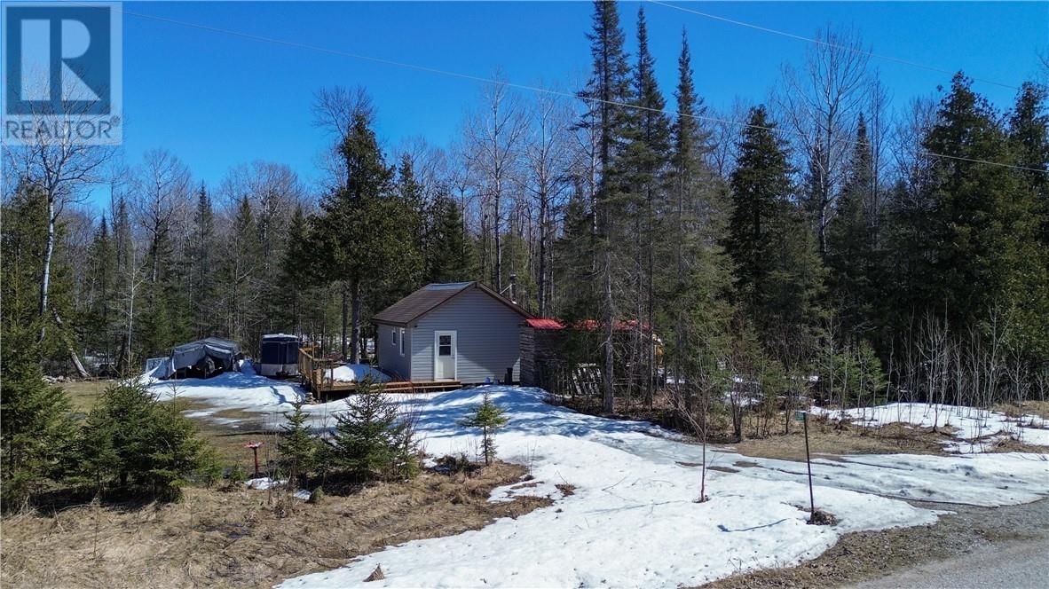 1398 RANGE A SIDEROAD Image 11