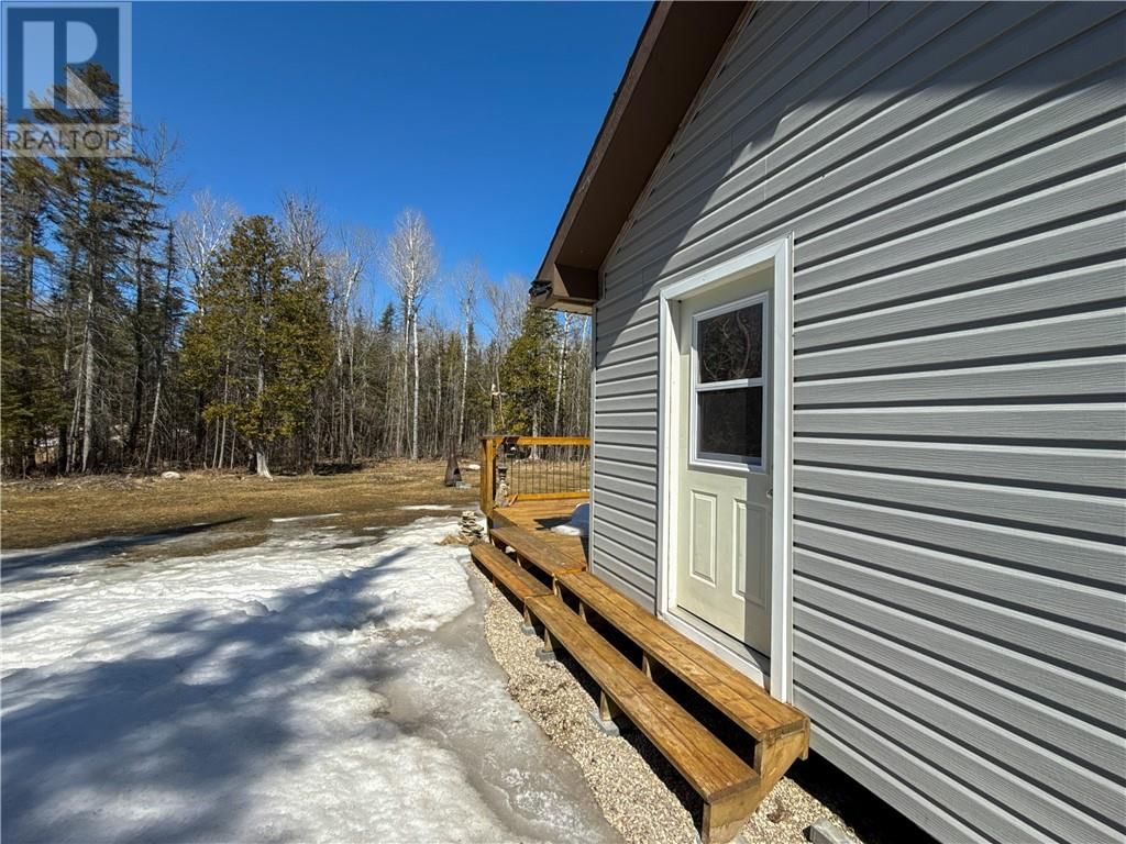 1398 RANGE A SIDEROAD Image 16