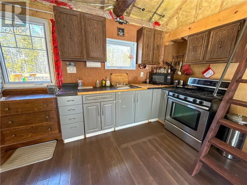 1398 RANGE A SIDEROAD Image 32