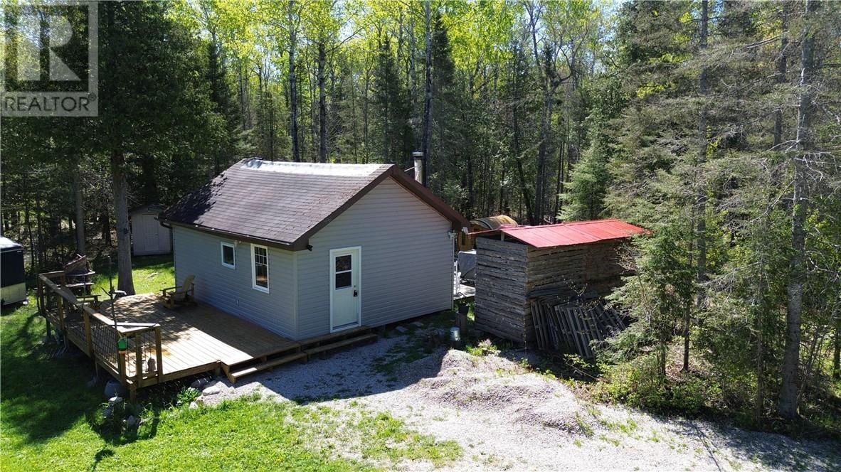 1398 RANGE A SIDEROAD Image 4