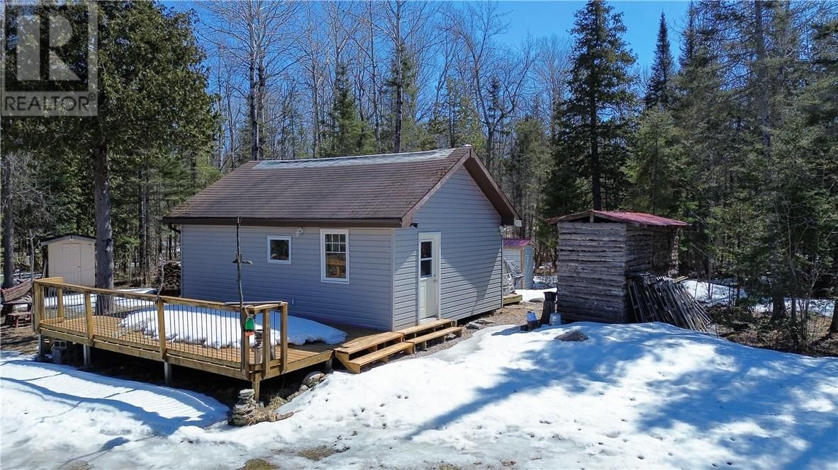 1398 RANGE A SIDEROAD Image 9