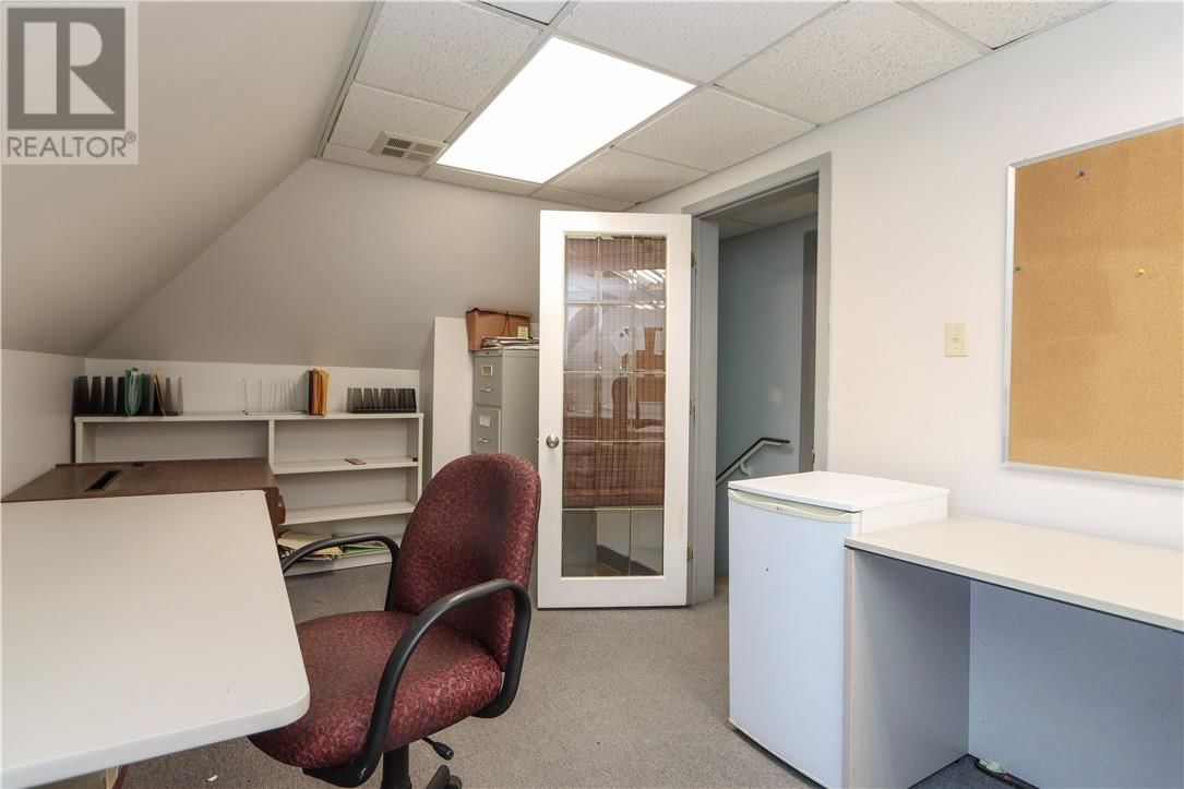 296-298 LARCH STREET Image 17