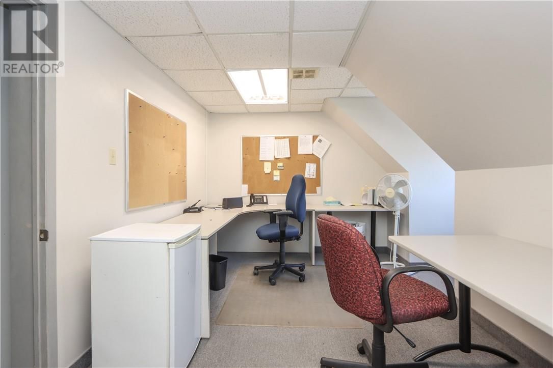 296-298 LARCH STREET Image 18