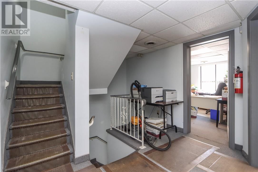 296-298 LARCH STREET Image 25