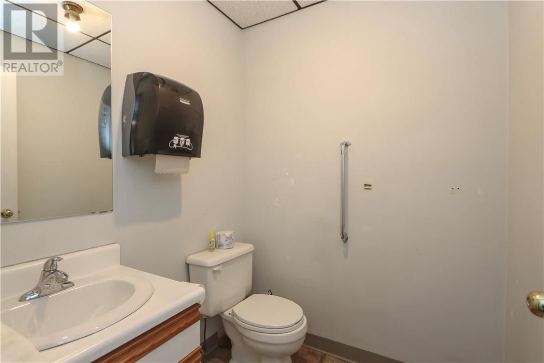 296-298 LARCH STREET Image 38