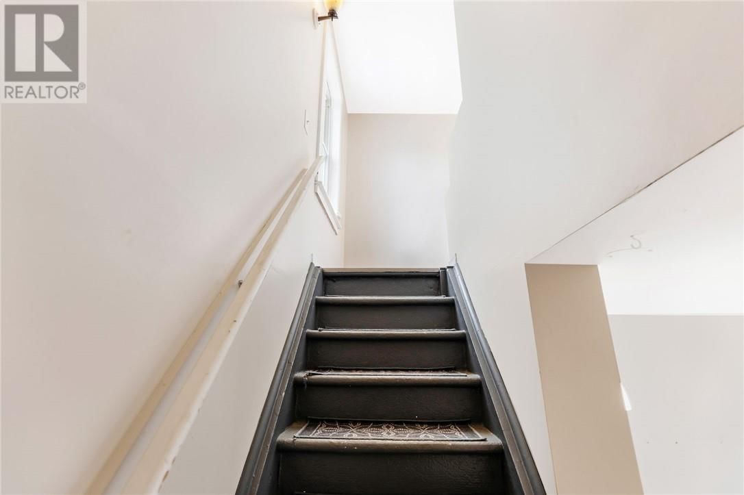 70 DIORITE STREET Image 15