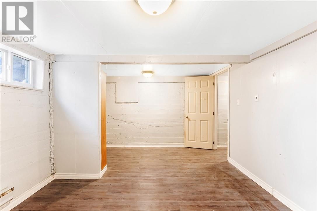 70 DIORITE STREET Image 27