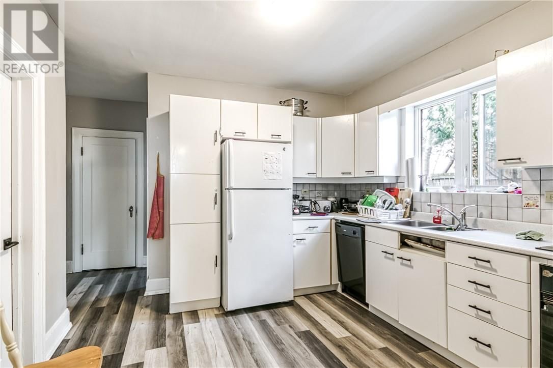 128 ADIE STREET Image 11