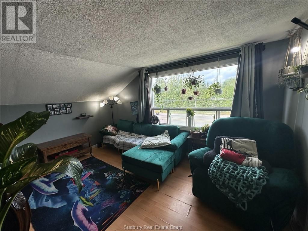 3432 FALCONBRIDGE HIGHWAY Image 10