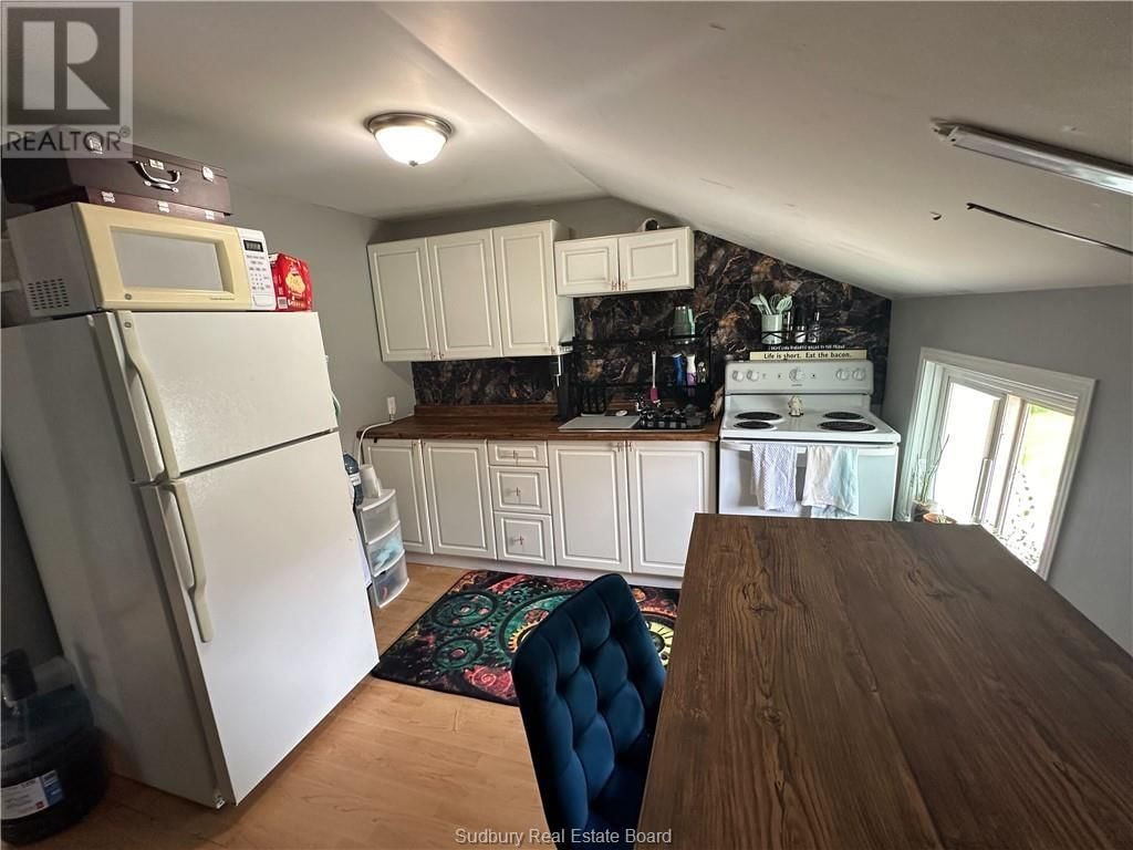 3432 FALCONBRIDGE HIGHWAY Image 8