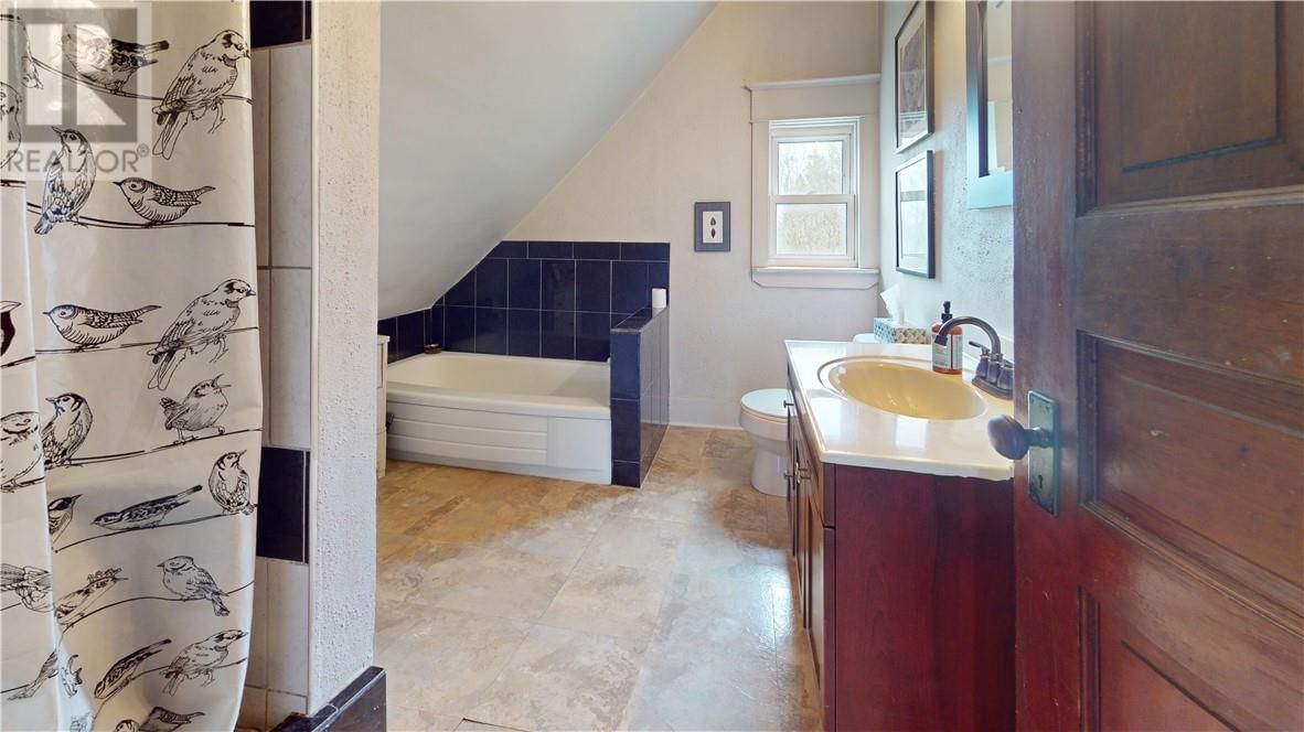 15 VANKOUGHNET STREET Image 22