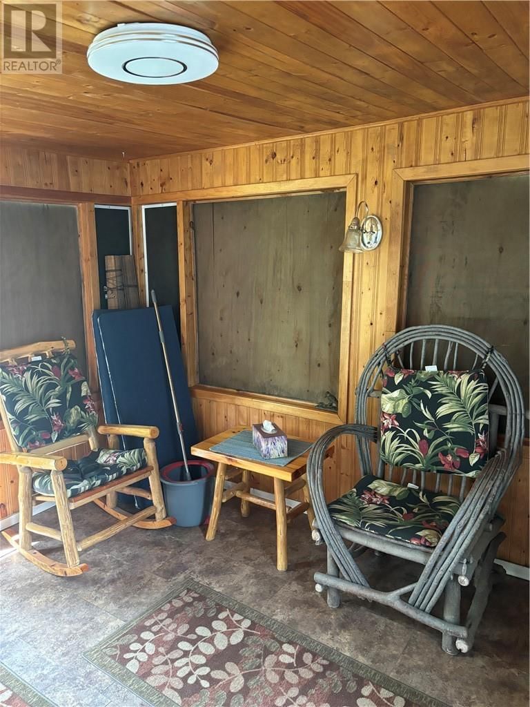 33C LAC CACHE ROAD Image 13